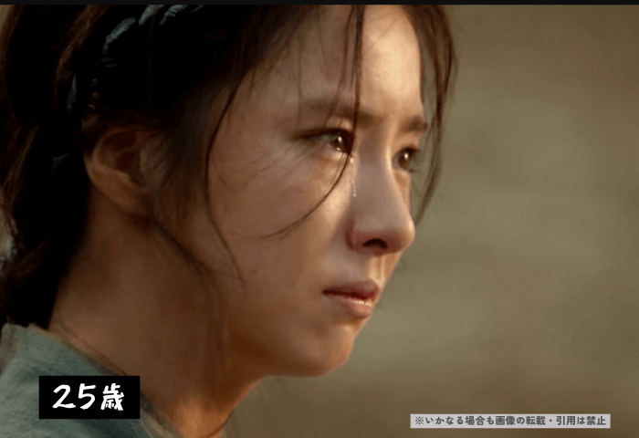 韓国女優シン・セギョンがドラマ「六龍が飛ぶ」に出演した際の画像。
まっすぐに見つめて涙を流している。